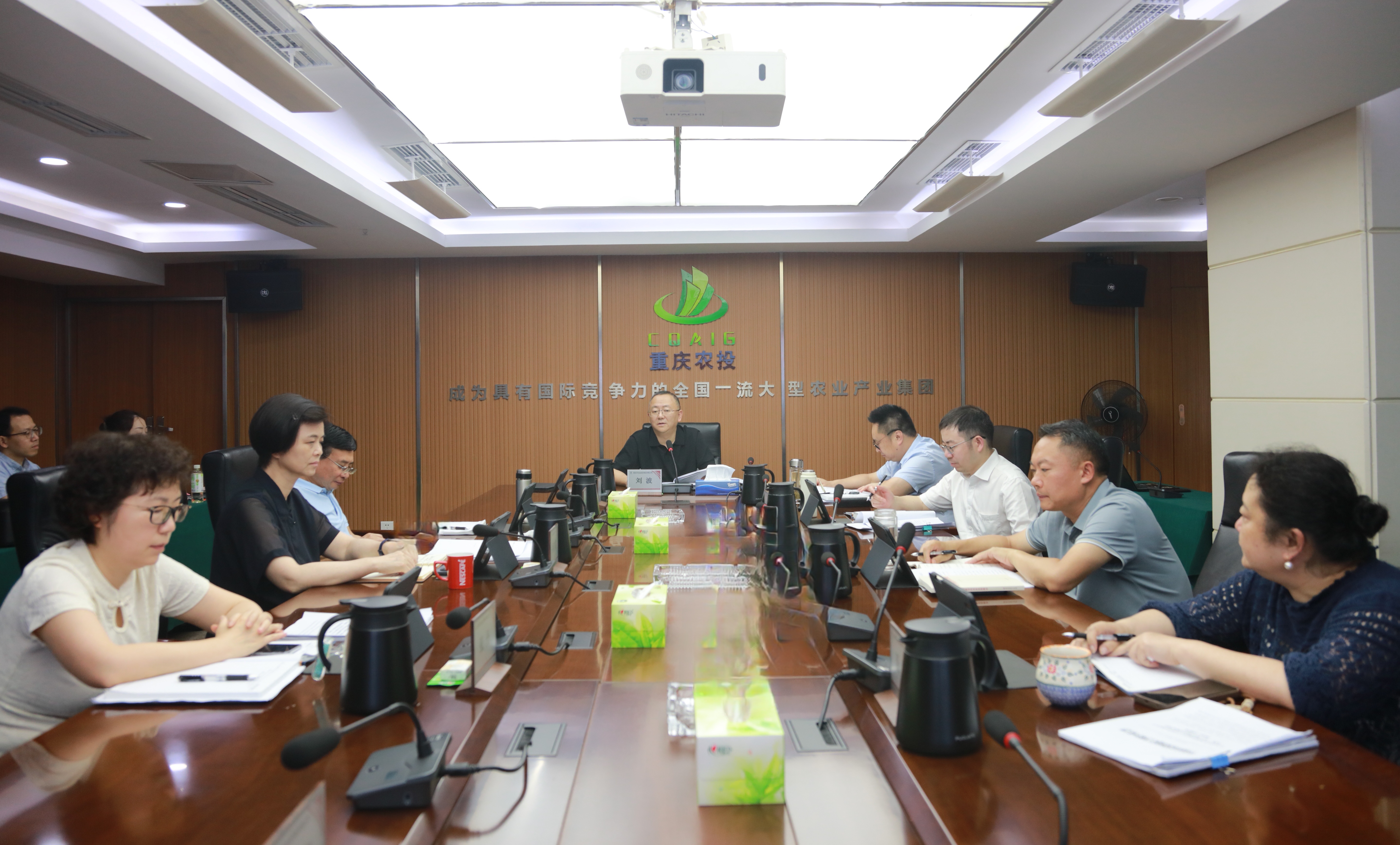 重慶農(nóng)投集團(tuán)黨委舉行理論學(xué)習(xí)中心組2025年第8次學(xué)習(xí)會(huì)議暨深入貫徹中央八項(xiàng)規(guī)定精神學(xué)習(xí)教育專題黨課